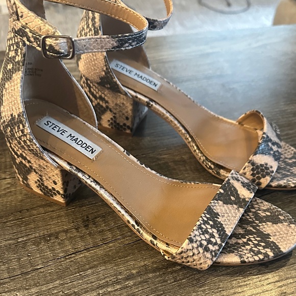 Steve Madden Shoes - 🖤 🏴‍☠️ Steve Madden "Irenee" Snake Print Heels